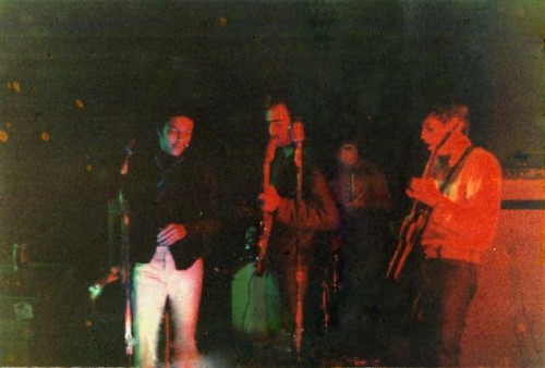  This is in the old Molly and Me in Glen Cove, Long Island in 1968 (I was only 10). Thats Louie Mayhew on Vocals and Jack Parente on Bass. The Manic Depression Band! 